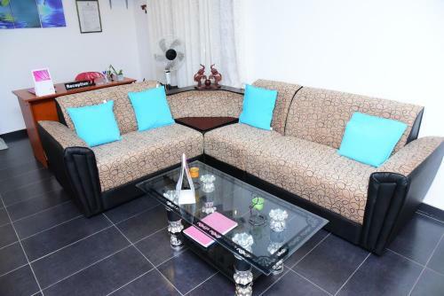 Hostal White Villa Airport Transit Hotel