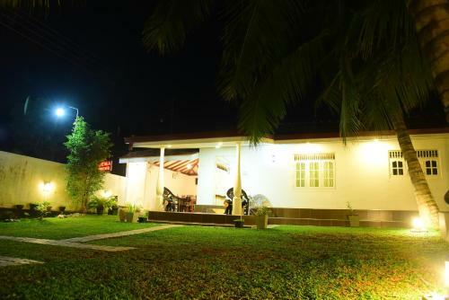 Hostal White Villa Airport Transit Hotel
