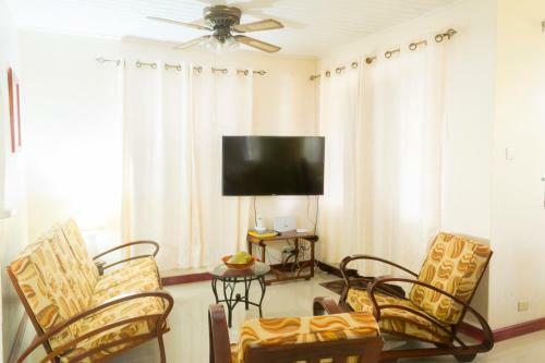 Darrel Cot Beachfront Cottage