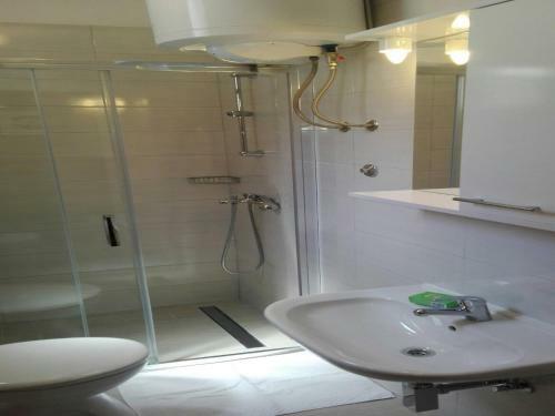 Hostal Holiday Home Macus