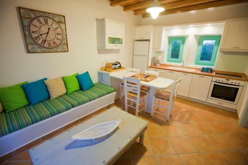 Naoussa Bay Villas
