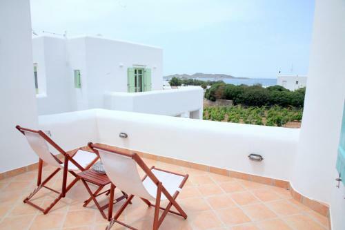 Naoussa Bay Villas