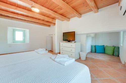 Naoussa Bay Villas