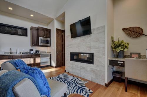 The Reserve At Lake Travis Cabin 12