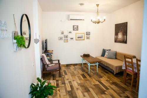 Lodge Olive - Israeli Zimmer