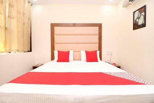 Oyo 16462 Hotel Fb