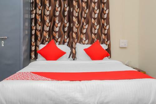Oyo 15847 Hotel Mathura Lodging