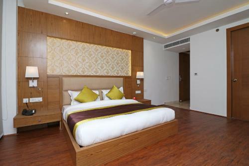 Capital O 10824 Hotel Star Suites