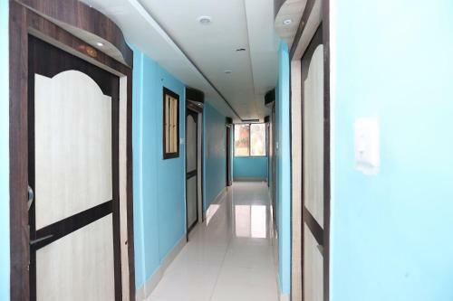 Oyo 15443 Hotel Mega Palace