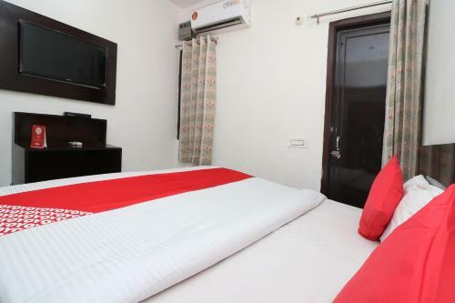 Oyo 23504 Hotel Panther