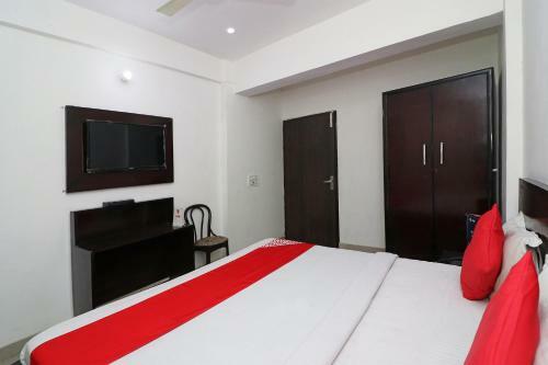 Oyo 23504 Hotel Panther
