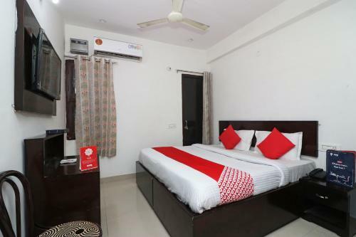 Oyo 23504 Hotel Panther