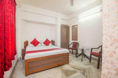 Hotel Oyo 12327 The Mapple