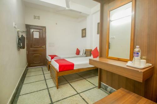 Hotel Oyo 12327 The Mapple