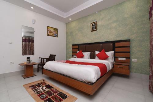 Hotel Capital O 13310 Noida Suites