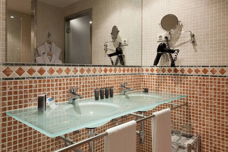 Hotel AC Palacio de Santa Ana By Marriott