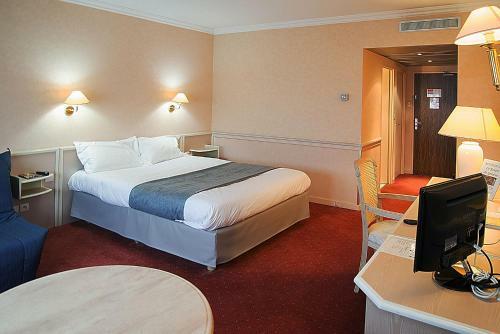 Hotel Lyon Est Logis De France