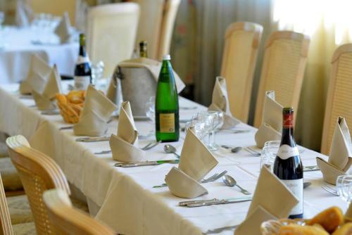 Hotel Lyon Est Logis De France