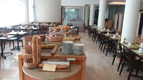 Hotel Lyon Est Logis De France