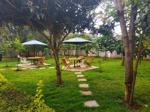 Hostal 215 Karen Garden