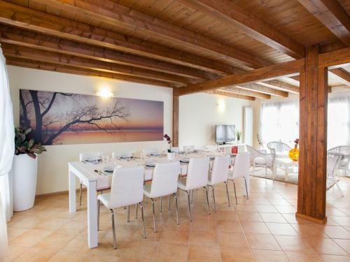 Beautiful Home In San Severino Marche With Pool