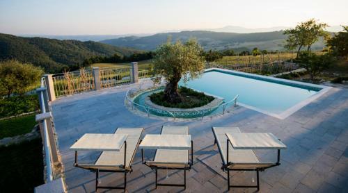 Trevinano Villa Sleeps 9 Pool Wifi