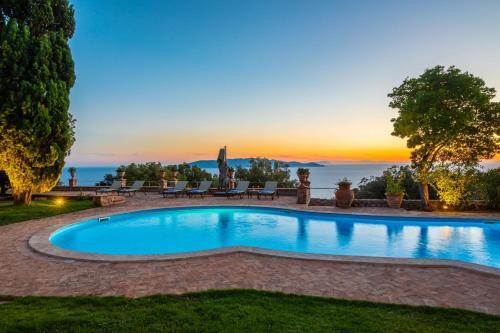 Cala Piccola Villa Sleeps 13 Pool Air Con Wifi