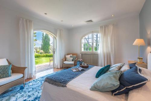Cala Piccola Villa Sleeps 13 Pool Air Con Wifi