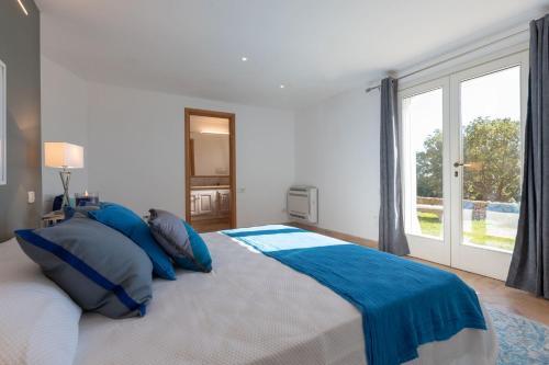 Cala Piccola Villa Sleeps 13 Pool Air Con Wifi