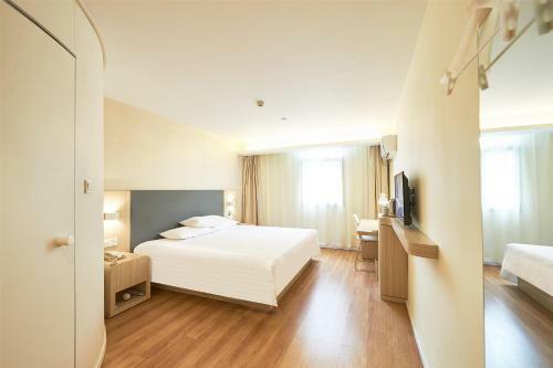 Hotel Hanting Express Wuxi East Railway Station
