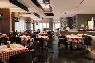 Hotel Pearl Rotana Capital Centre