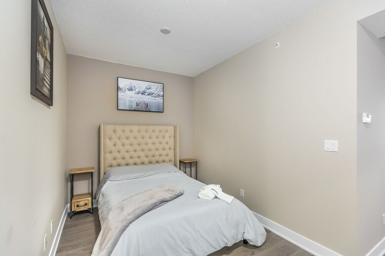 Apartamentos Exquisite Luxury 1 Bedroom + Den With Parking