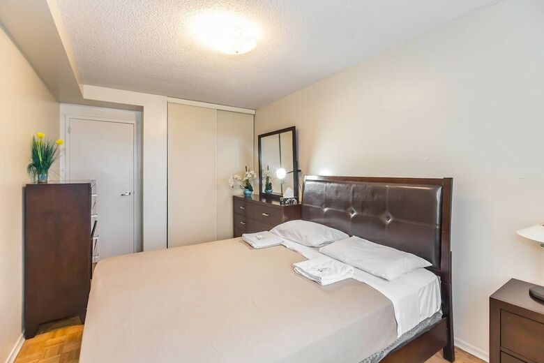 Spacious 1 Br Apartment Of Downtown Toronto III