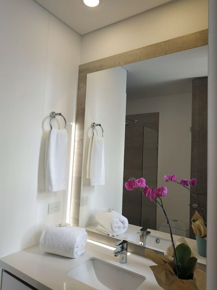 Hotel Class Suites By Colclick