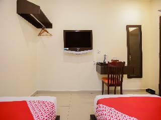 Oyo 43929 Adak Hotel