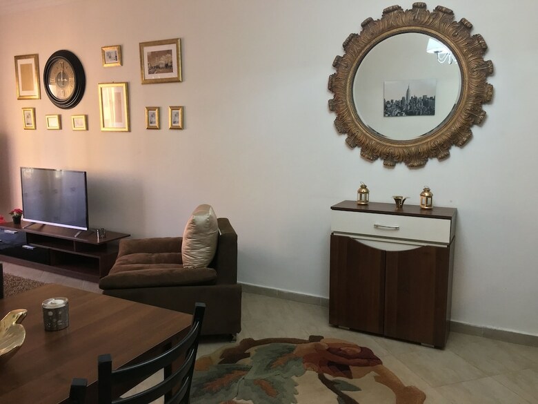 Pool View Apart At British Resort 1334