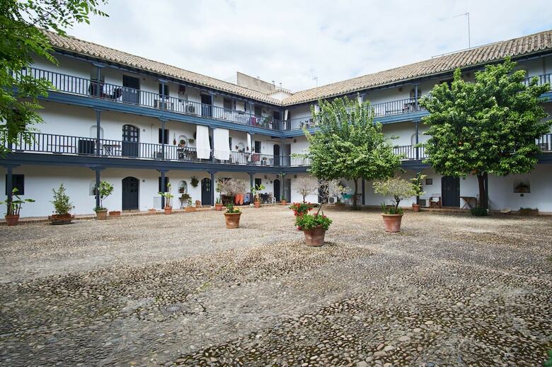 Apartamentos Conde Central Courtyard By Valcambre