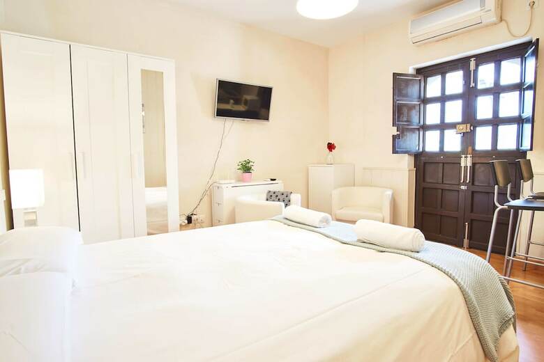 Apartamentos Conde Central Courtyard By Valcambre