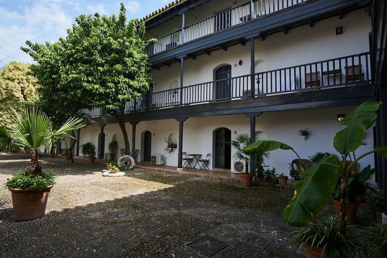 Apartamentos Conde Central Courtyard By Valcambre