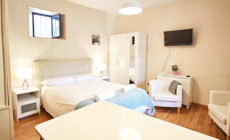 Apartamentos Conde Central Courtyard By Valcambre