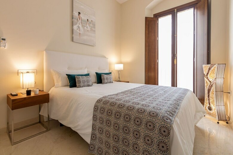 Apartamentos Lumbreras Deluxe Suite By Valcambre