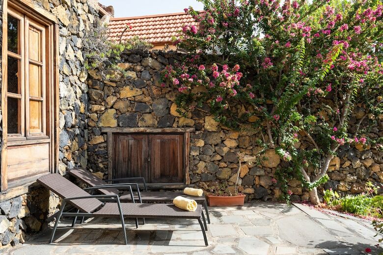 Homelike Charming Rustic House El Pinar