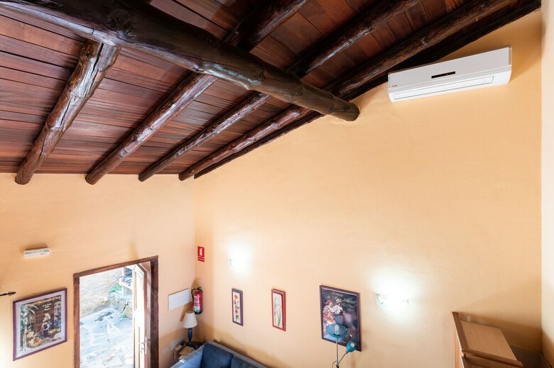 Homelike Charming Rustic House El Pinar