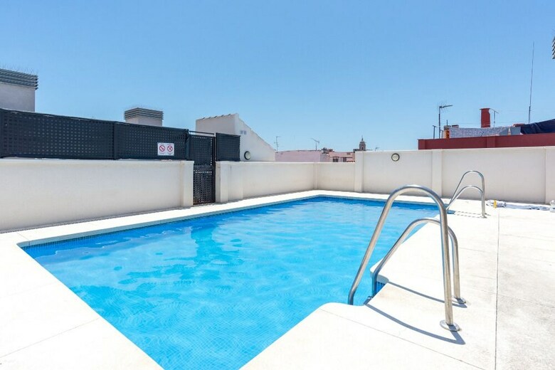Stylish Apartment In Downtown With Pool