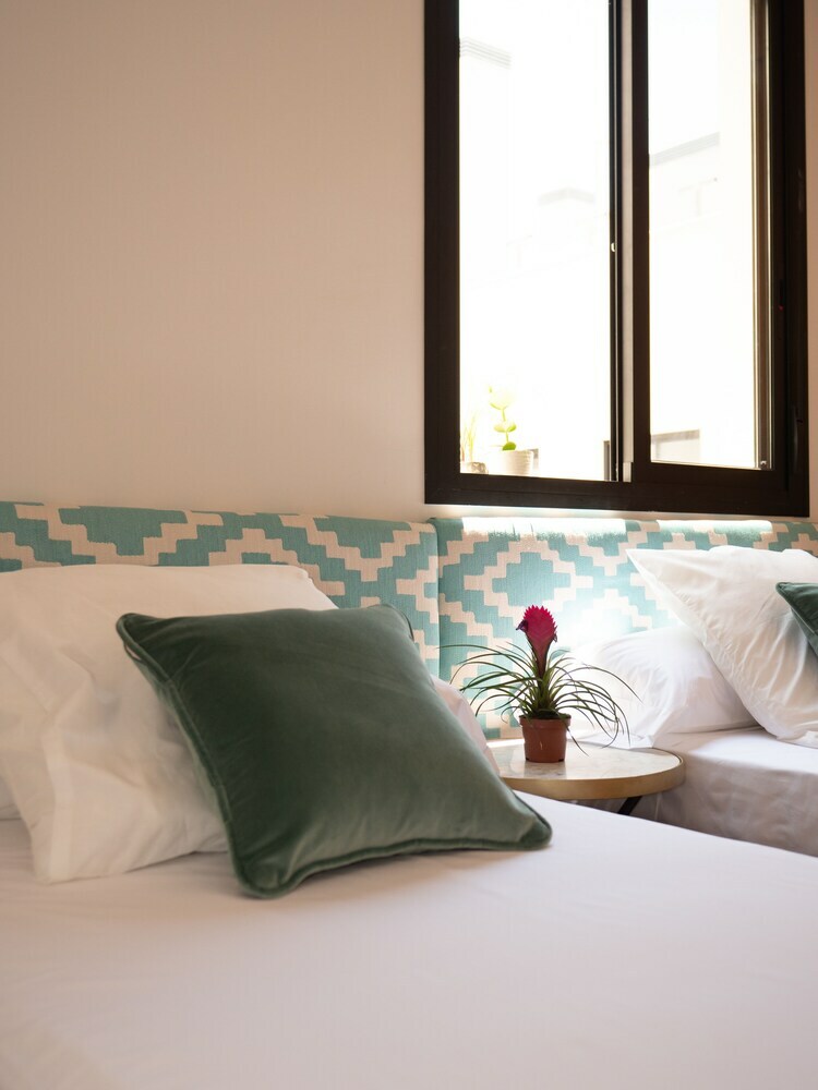 Stylish Apartment In Downtown With Pool