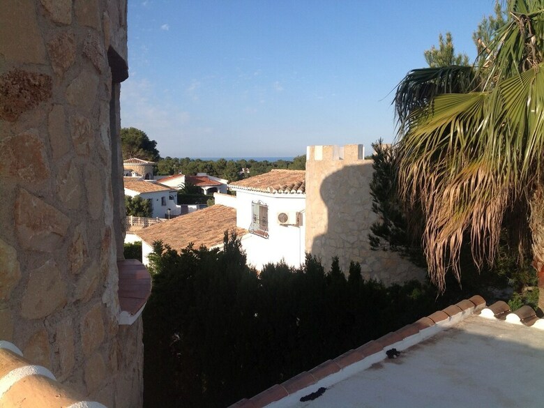 Spacious Villa With Private Swimming Pool In Ambolo