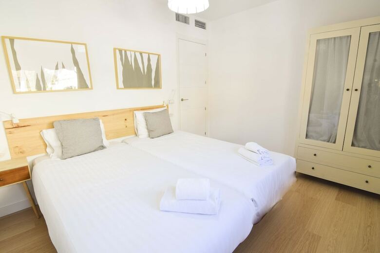 Apartamentos Letmalaga Lord Beach