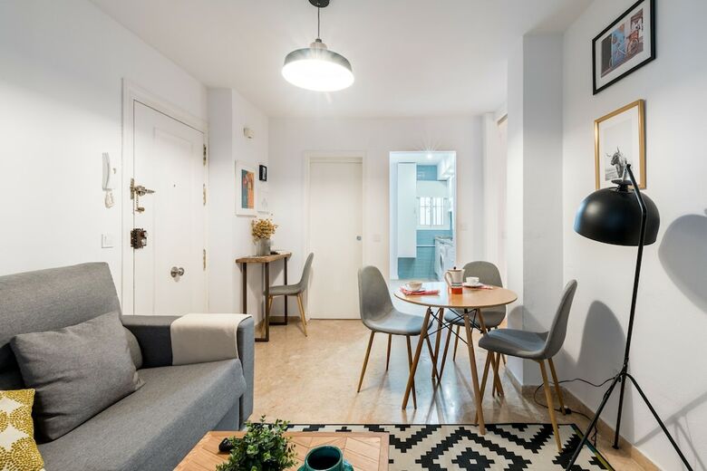 Alfalfa Center Apartment