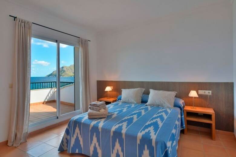 Luxurious Sea Front Villa In Mallorca