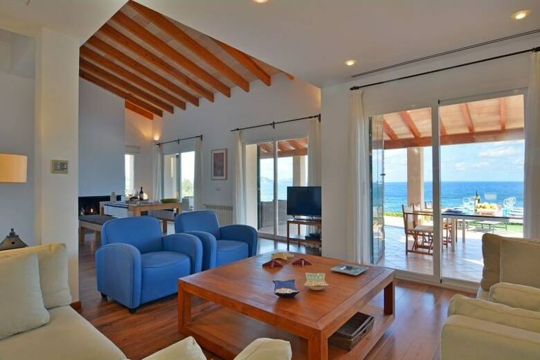 Luxurious Sea Front Villa In Mallorca